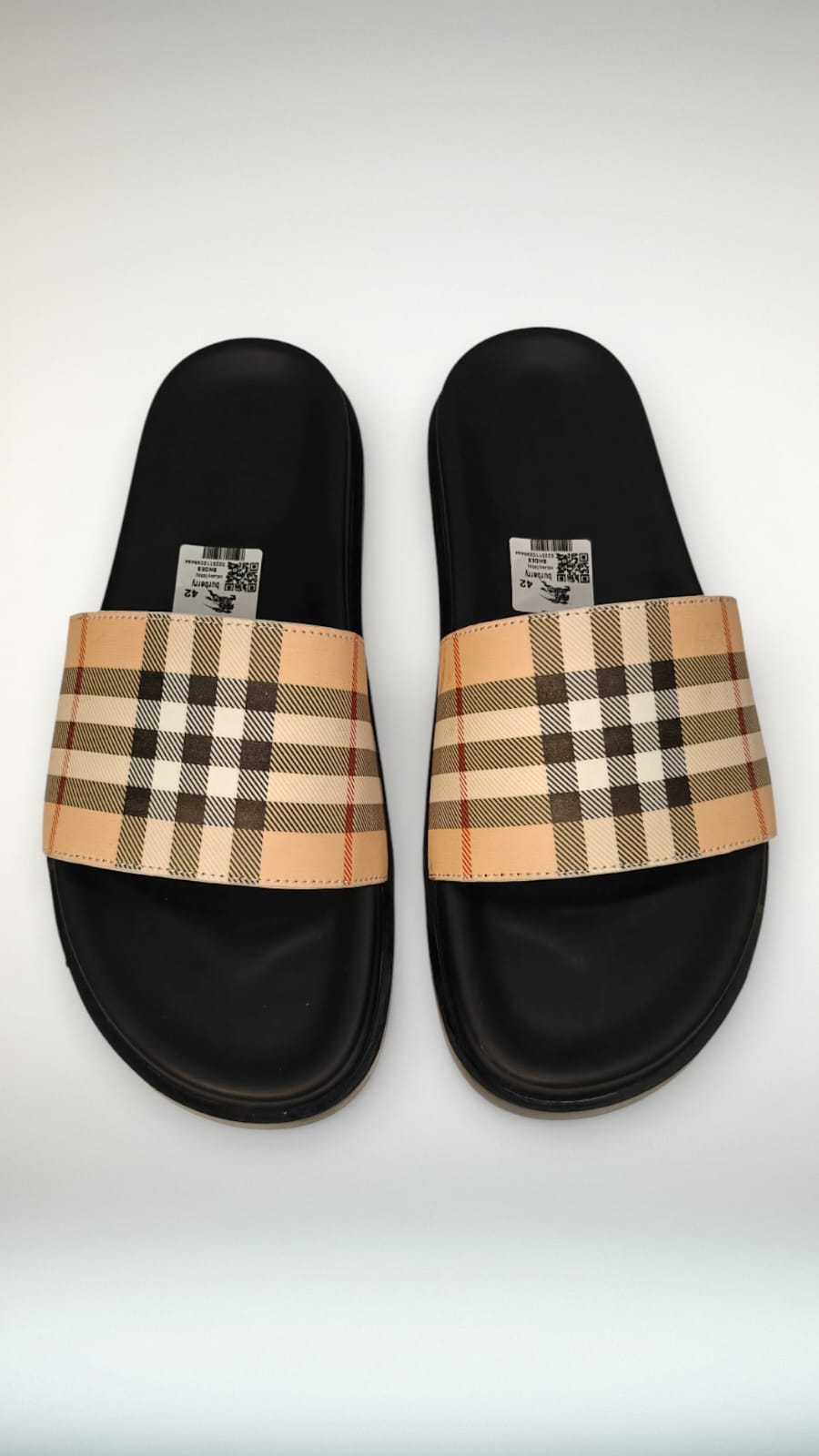 Burberry High End Slide with box