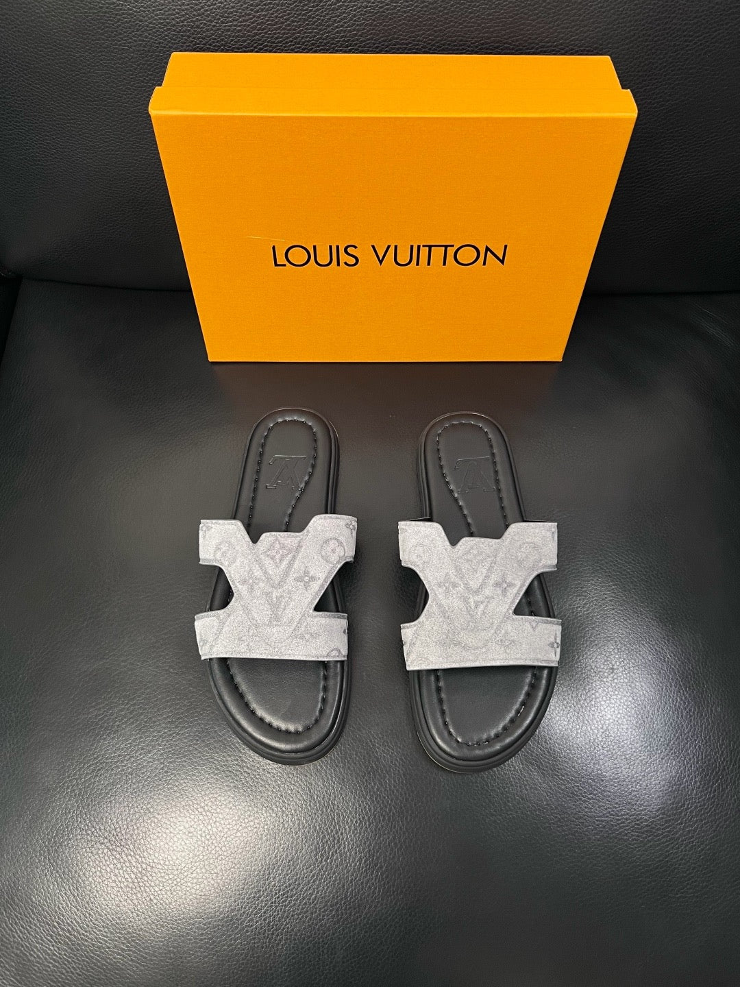 LOUIS VUITTON SLIDES MEN