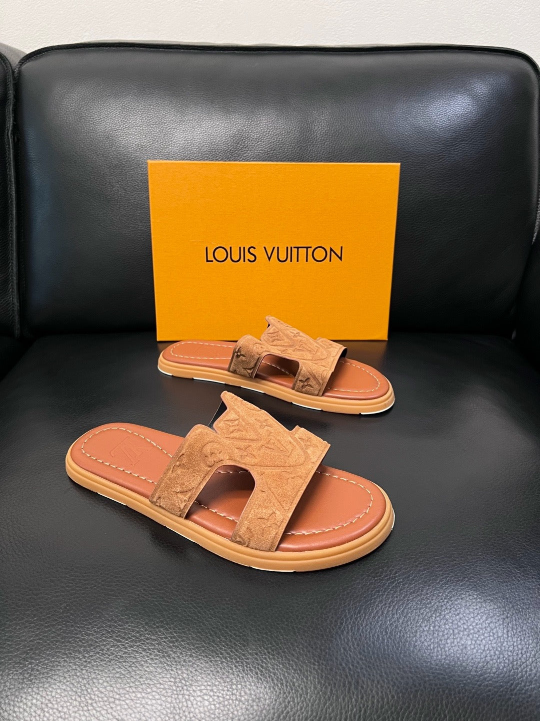 LOUIS VUITTON SLIDES MEN