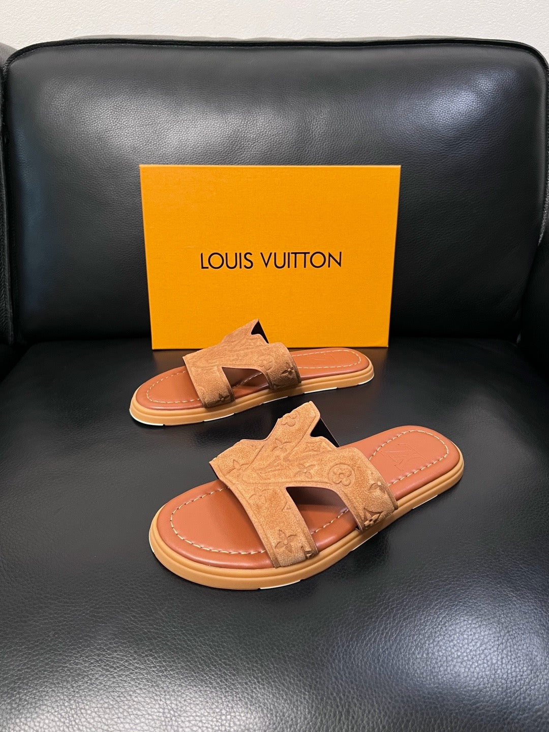 LOUIS VUITTON SLIDES MEN