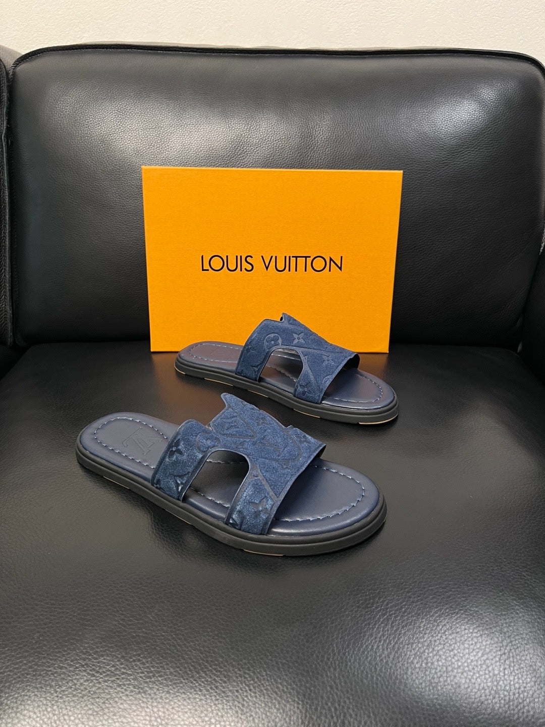 LOUIS VUITTON SLIDES MEN