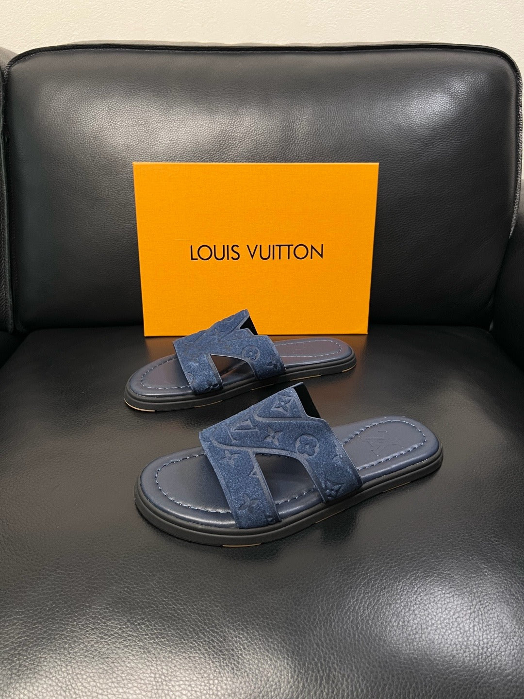 LOUIS VUITTON SLIDES MEN