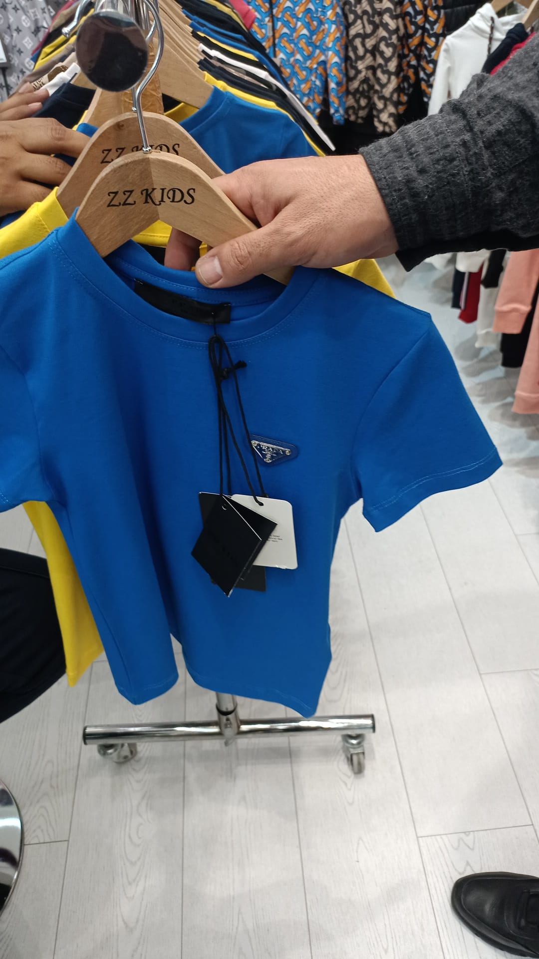 Prada - T Shirt